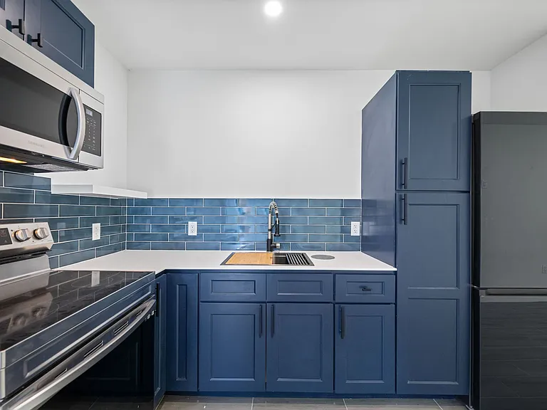 3012 Broadway — Photo 14