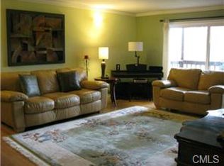 344 Knapps Hwy, Fairfield, CT 06825
