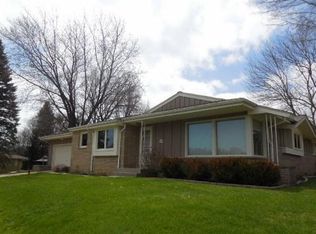 W139N6931 Bay Ridge Ln, Menomonee Falls, WI 53051