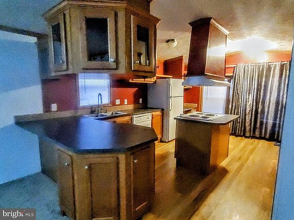 2nd image of 212 Golf Dr