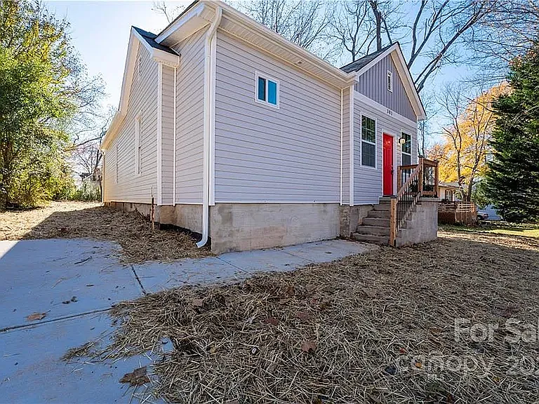 301 S Cloudman St — Photo 2