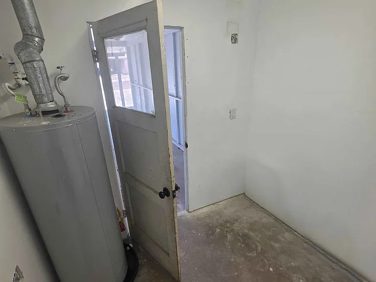 7813 E Culver St — Photo 4