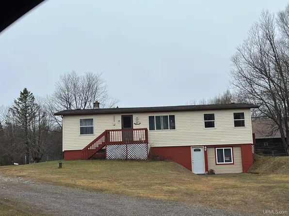 277 Snuff Country Rd, Crystal Falls, MI 49920