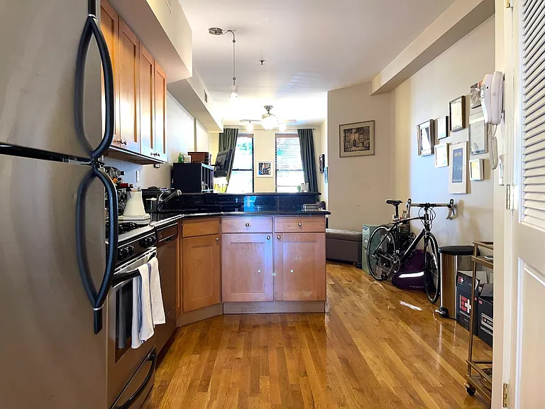 416 Monroe St #1R — Photo 3