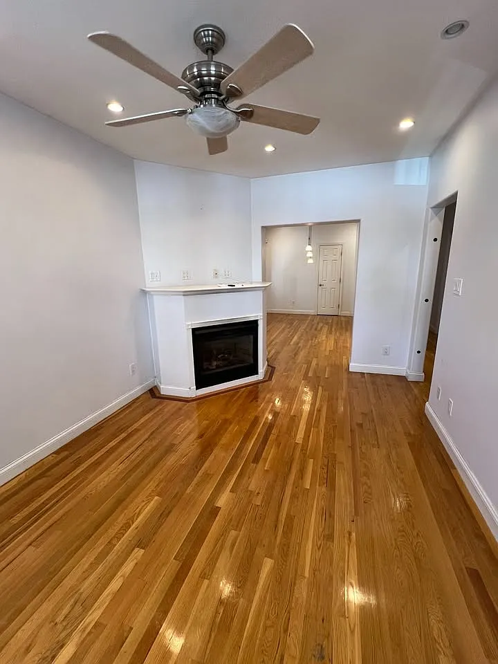 2 bed, 950 sqft, $3,250 — Photo 4