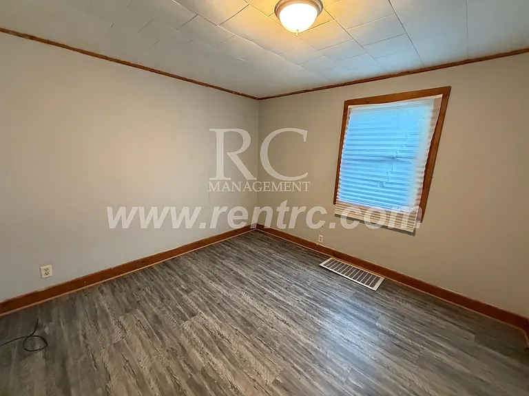 1206 Robinson St — Photo 12