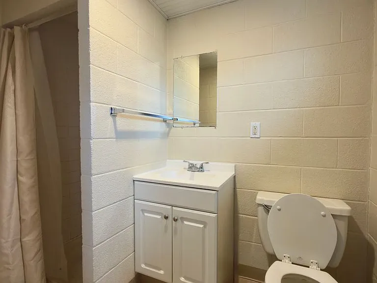 1002 N Pine St — Photo 9