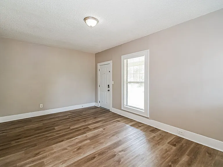 914 Allison St — Photo 4