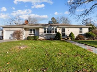 31 Barden Ln, Warren, RI 02885