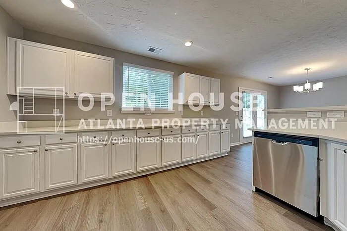 3118 Farmstead Ct — Photo 8