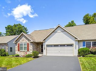5263 Oak Leaf Dr, Mount Joy, PA 17552
