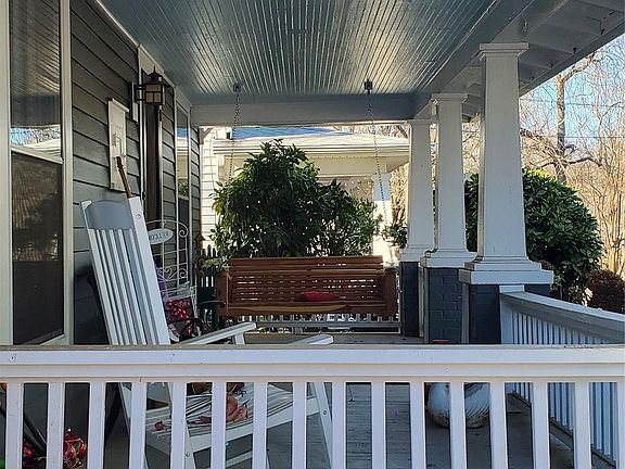 5th image of 718 Wood St