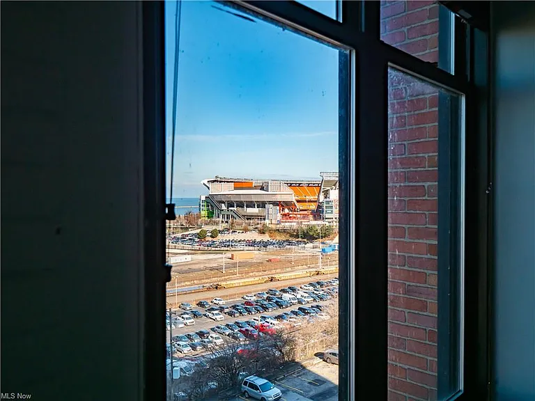 1133 W 9th St #502 — Photo 28