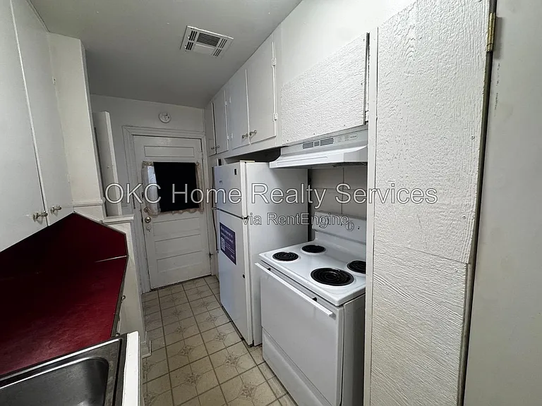 2840 NW 23rd St — Photo 7