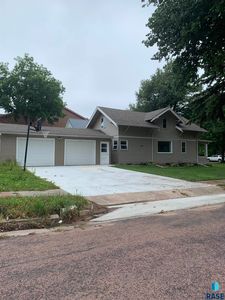 402 E 7th St, Dell Rapids, SD, 57022