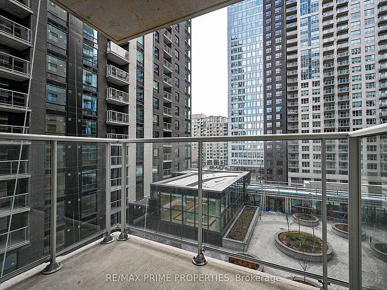 180 George St #508 — Photo 25