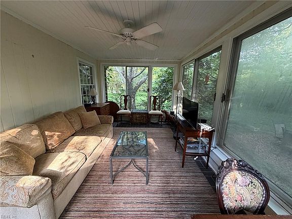 5th image of 1208 York Ln
