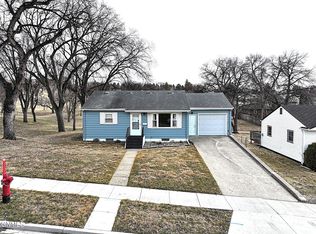 921 Lora St, Bismarck, ND 58501