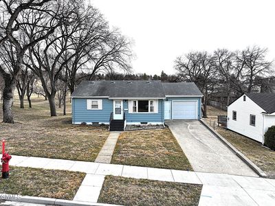 921 Lora St, Bismarck, ND, 58501