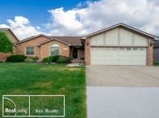 50135 Riverside Dr, Macomb, MI 48044