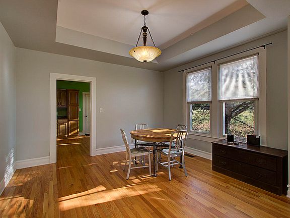5th image of 108 E Goddard Ave