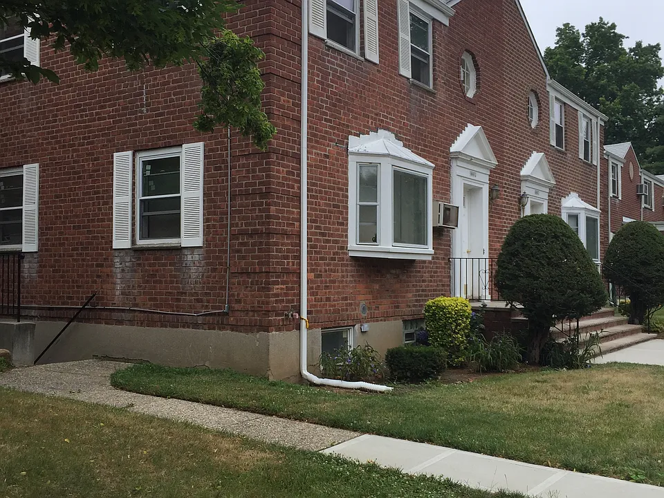 260-01 Langston Ave Glen Oak