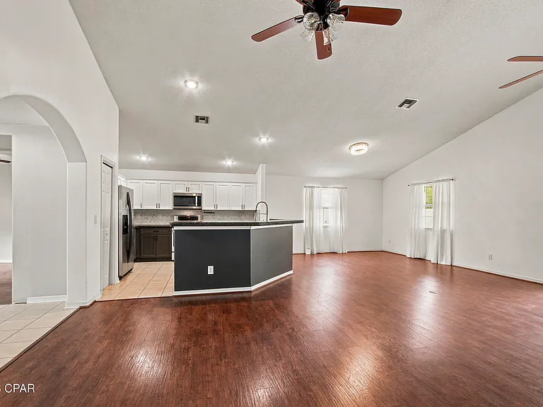211 Biltmore Pl — Photo 2