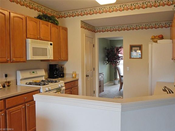4th image of 365 Lexington Cir