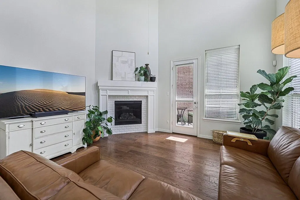 508 Renaissance Ln — Photo 3