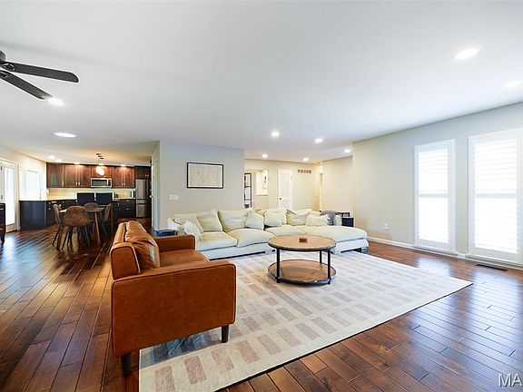 4th image of 1012 Stuyvesant Ln