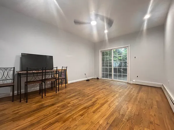552 Hinsdale Street image 2 of 7