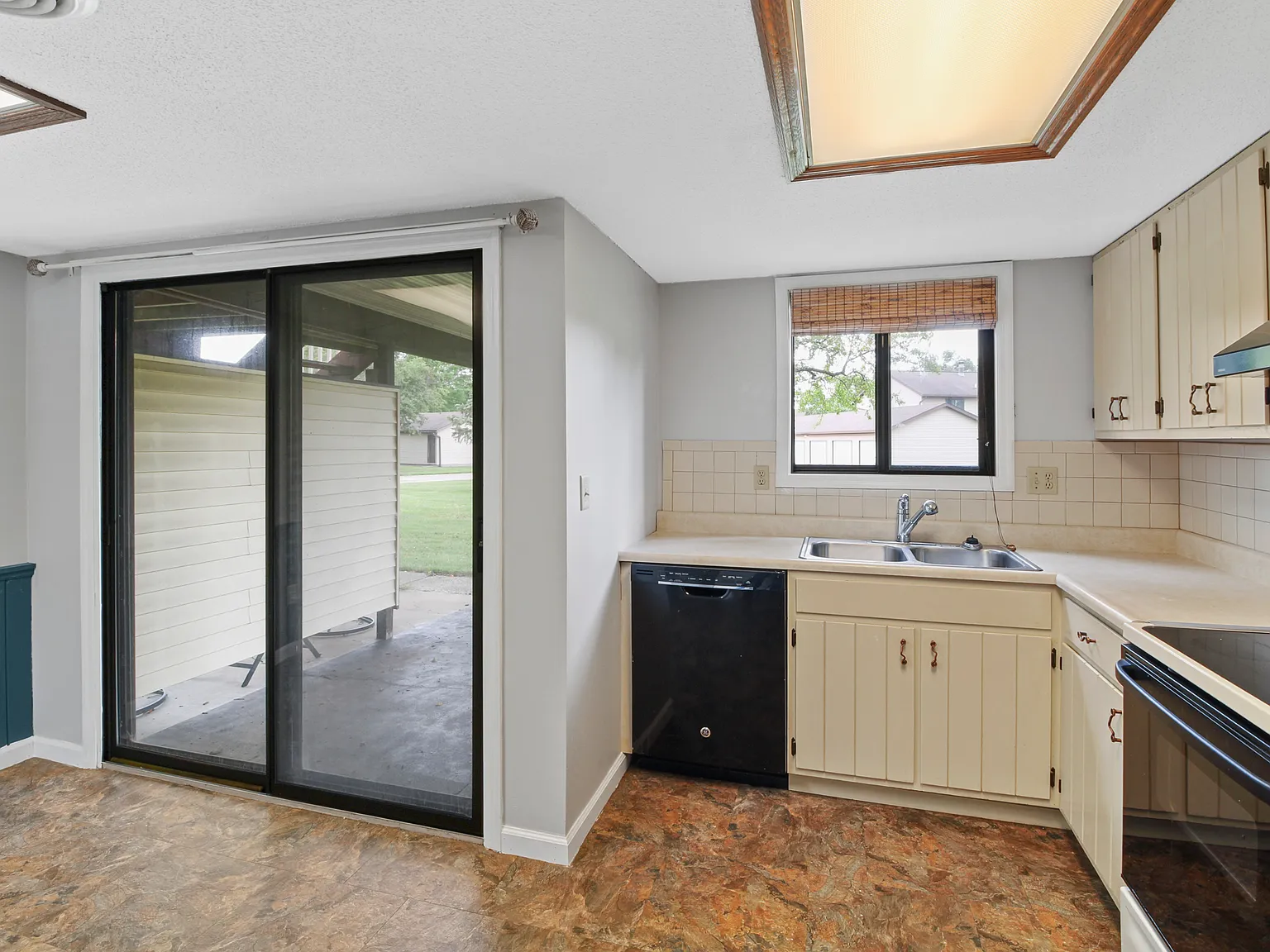 1203 Dean Drive-2 - 2 — Photo 2