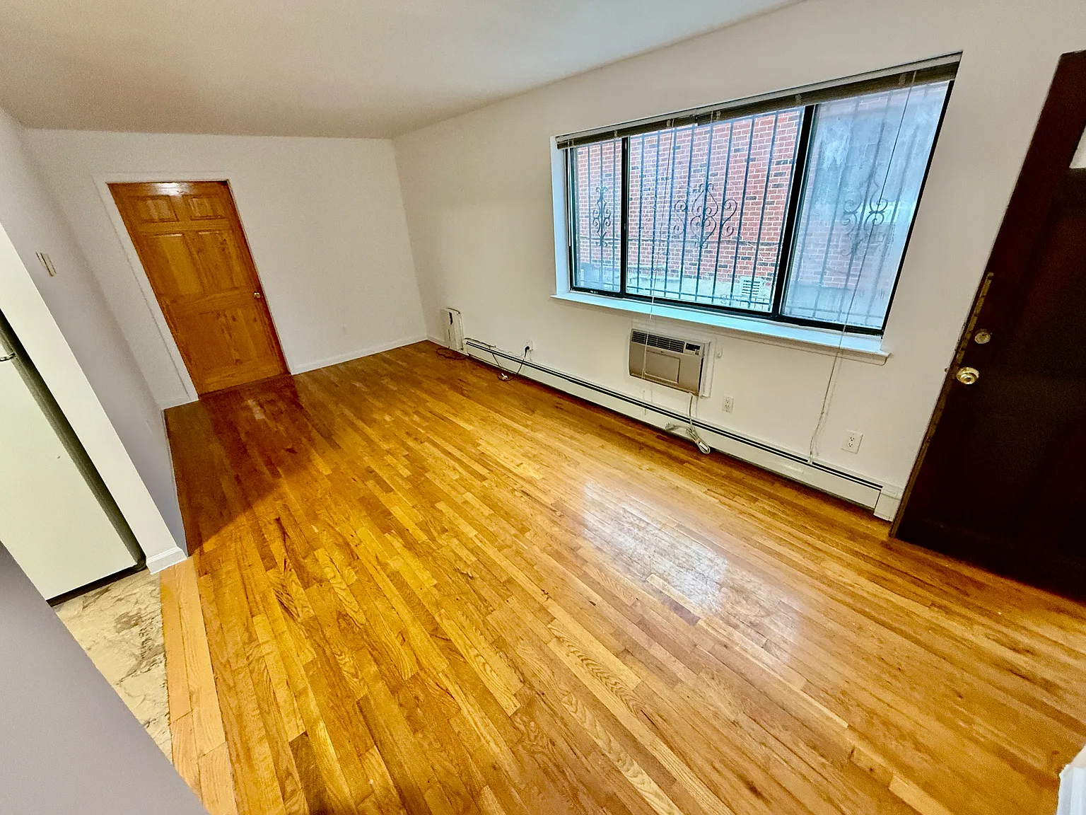 2 bed, 1000 sqft, $2,300 — Photo 3