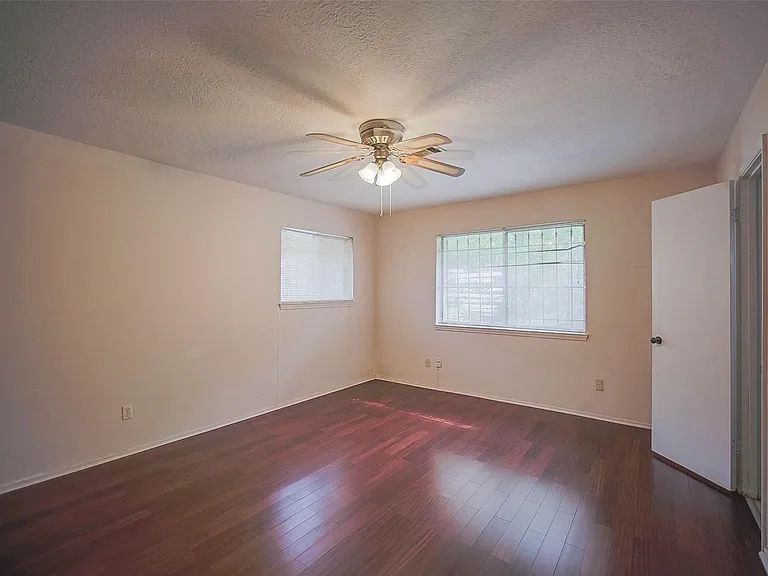 7010 Captain Dr — Photo 18