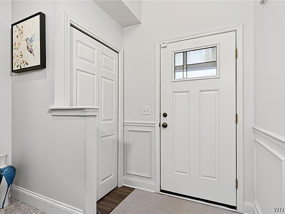 5th image of 303 Carriage Ln