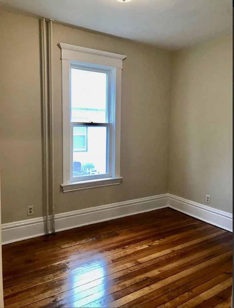 891 Rose Avenue East - Apt. 1 — Photo 2