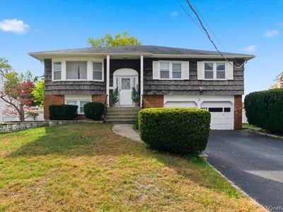 10 Gate Lane, West Islip, NY, 11795