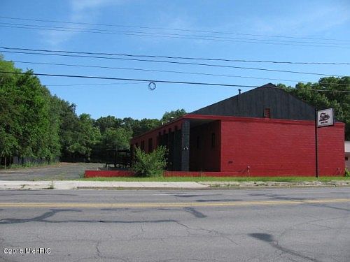 1st image of 928 E Broadway Ave