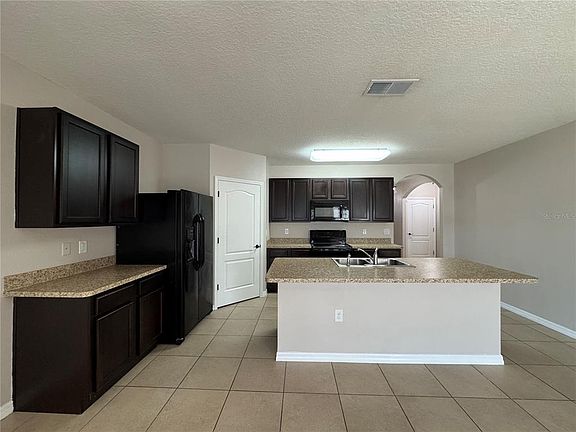 4th image of 560 Lake Cummings Way