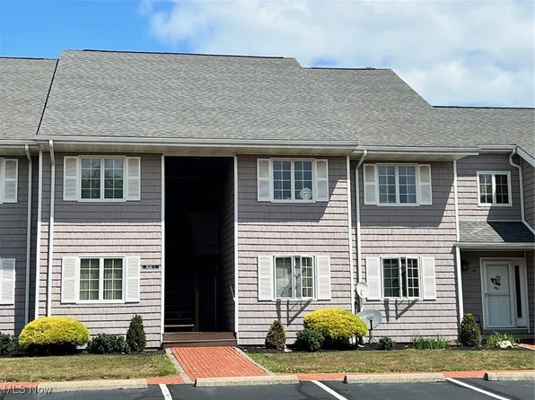 111 W Lakeshore Dr #3E, Kelleys Island, OH 43438