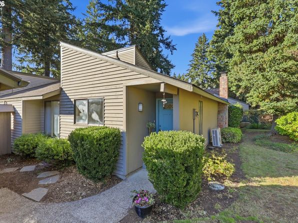 2-bedroom 55+ community home at 8109 NE 14th St APT D, Vancouver, WA 98664