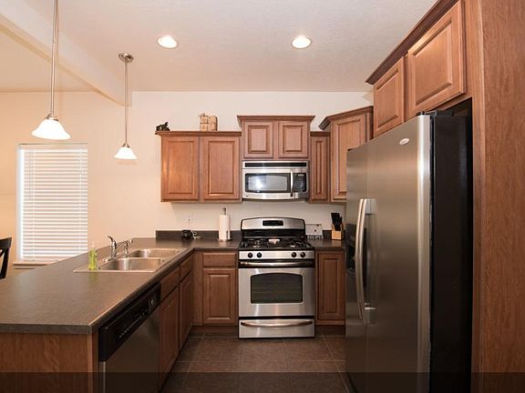 3rd image of 3816 W Periwinkle Dr