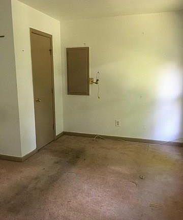4th image of 3128 Castlebury Dr