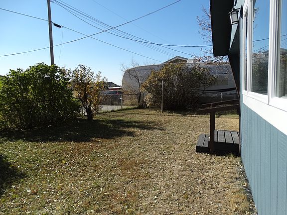 Yard and extra parking