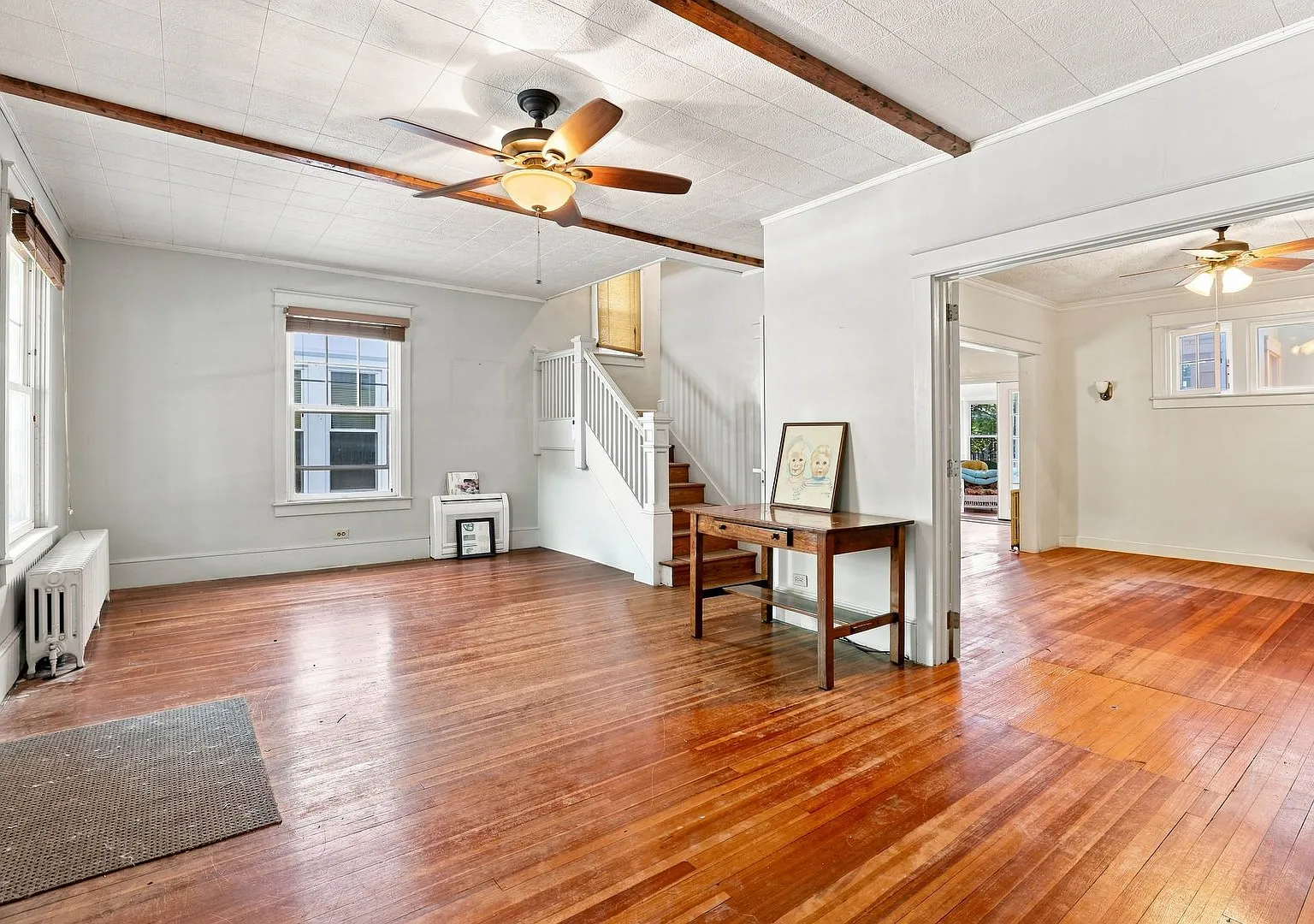 Charming 3 Bedroom Home Available Now! — Photo 2