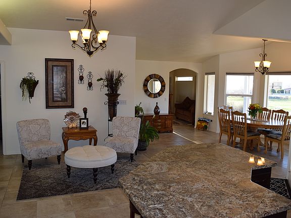 3rd image of 1031 W Cove Dr