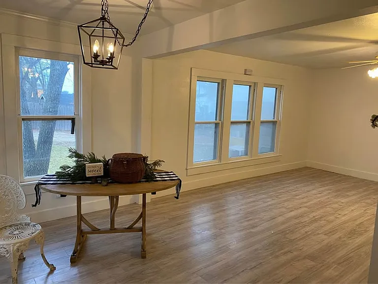 816 W Avenue H — Photo 2