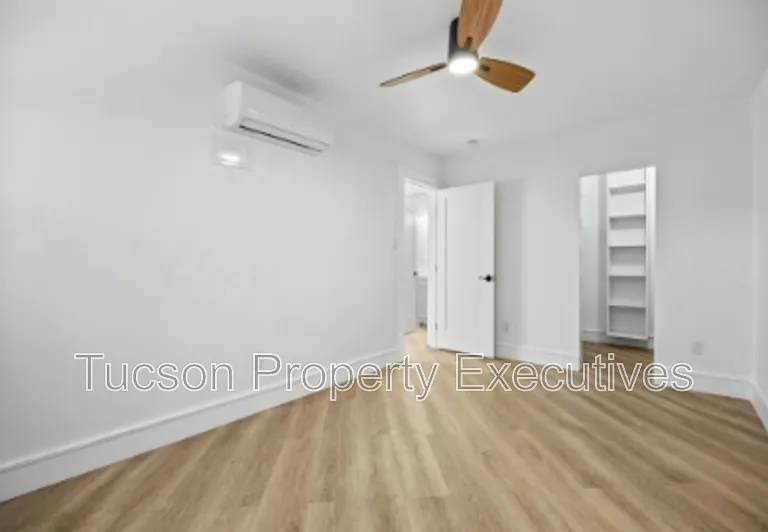 824 E 10th St #L — Photo 10