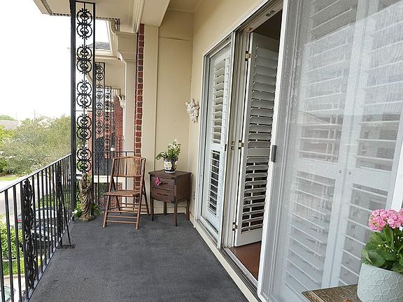5th image of 800 Rue Burgundy St Unit 315