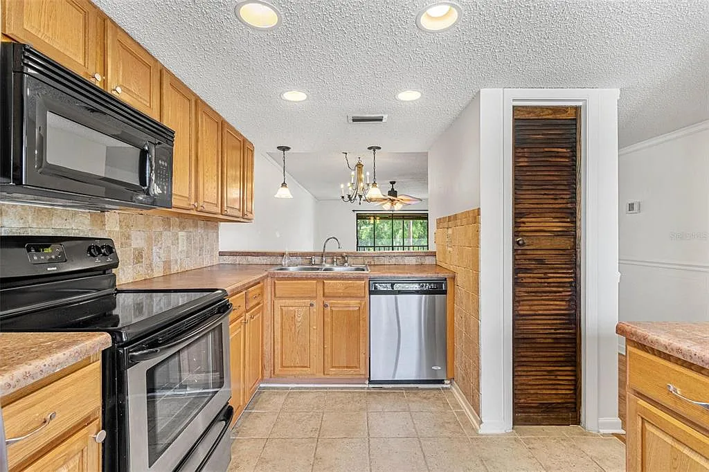 2 bed, 2.0 bath, 1151 sqft, $1,800 — Photo 4